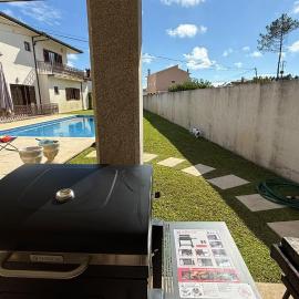 Private Pool 4 Bedrooms Paradise Villa, hotel v destinaci Barcelos