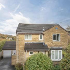 Spacious 4BR Home Near Huddersfield Hospital