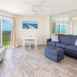 Perfect Location Beautiful Ocean Views Pool & Bar