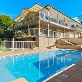 Mossy Point Pool House Beach Walk Sleeps 10, hotel a Mossy Point