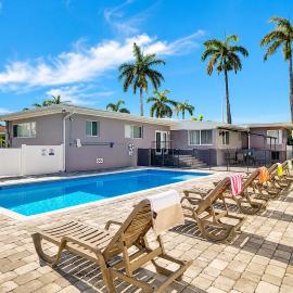 WALK to Hollywood Beach Stylish 5BR and 4BA Villa
