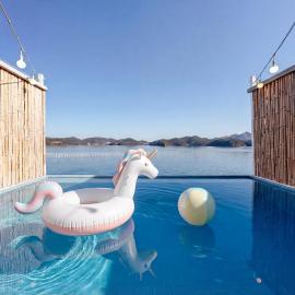 Geoje Rainbow Kids Pool Villa