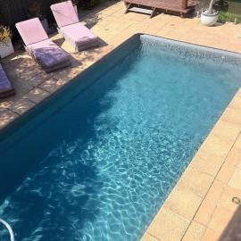 Tropical Santai Retreat - Inground Pool, hotel u gradu 'Toukley'