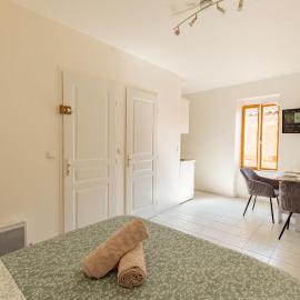 Studio cosy au coeur du centre ville, viešbutis mieste Bedarjė