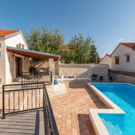 Villa Ika, Hotel in Raštević