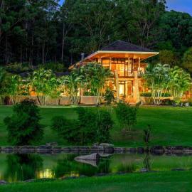 Luxury Gold Coast Mountain View Villa with pool, hotel a Gilston