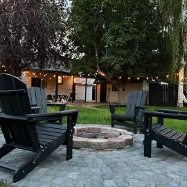 Private lux lower level flat fully fenced