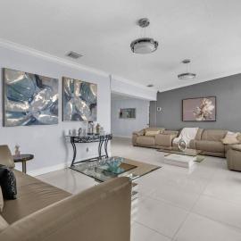 Modern Miami Oversized 3 Bedroom in Central Location