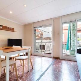 Tinny Apartment 30 minutes from Barcelona, right by the beach