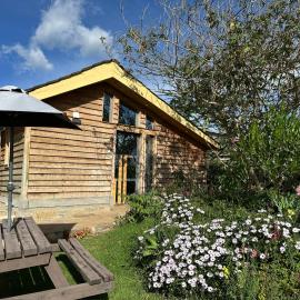 Couple's Wood Cabin in Naivasha - Elwai Visitor Centre, hotel in Naivasha