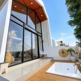 Villa With Jacuzzi, Damar Ningrum 3