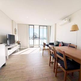 Modern Liverpool Area Home Free Parking, hotel di Warwick Farm