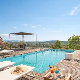 Alma Vista Luxury - Pool, Spa, Art & Wine, hotel i Dobrovo