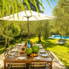 Villa Sweet Flower - with Private Pool and Garden، فندق في مانربا ديل جاردا