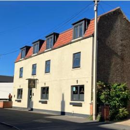 Luxurious two-bed apartment in Yaxley near A1