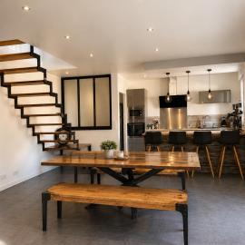 Grande maison de ville 175m2 climatisée jusqu'à 8 voyageurs, hotel Crissey városában