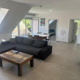 Neubau 4 Schlafzimmer, Wohnküche plus Balkon und Parkplatz