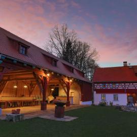 Statek Salajna, Hotel in Salajna