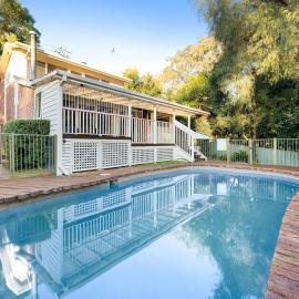 Charming Family Home Pool & Entertainer's Deck