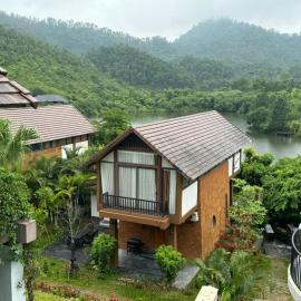 Lakeside Villa V111 Thang mây, Ba Vì, hotel v destinaci Xóm Trông