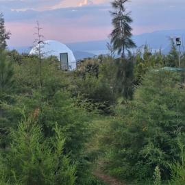 Geo-dome glamping with lake view, Hotel in Ilkek