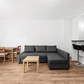 Żelazowskiego Hillside Apartment by BookingHost