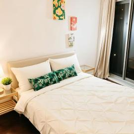 Spacious Lakeview CN Tower Free Parking 3BR Condo