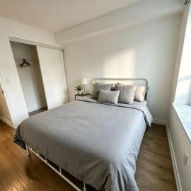 Spacious 2 Bedroom 2 bathroom Condo Near Yonge Finch Subway North York Toronto, hotel en Toronto