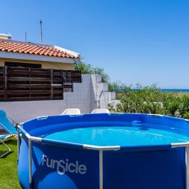 Beachside 3BR Villa with Garden & BBQ in Pervolia