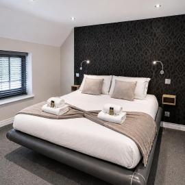 Luxury 4BR En-suite Lodge Business Stays with Parking, hotel in Hull
