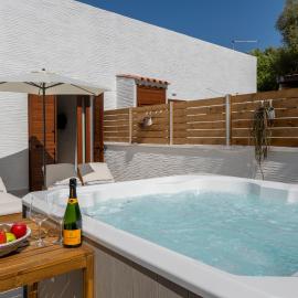 AHR Residence Porto Pollo、ポルト・ポッロのホテル