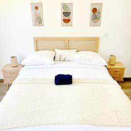 Studio Soleil de Provence, avec piscine - proche Aix-en-Pce, hôtel à Éguilles
