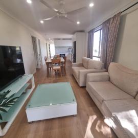 Modern 3 bed house in a quiet acreage, hotel di Burpengary East