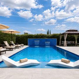 Group Getaway Private Pool, Billiards & Gym