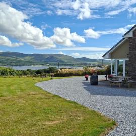 B&B Kerry Lakesview Lodge, hotel di Waterville