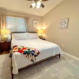 UF Campus Townhome - Full Kitchen 2 BR Pets OK