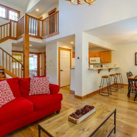 Near Slopes, Trails & Fun! Camelback Townhome, hotel in Tannersville