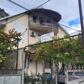 Grimis Villa, hotel i Borjomi