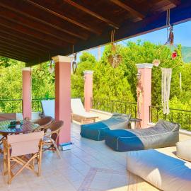 Villa Valia Seaside, готель у місті Іпсос