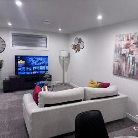 The Serenity Suite in Hawkstone, отель в Реджайне