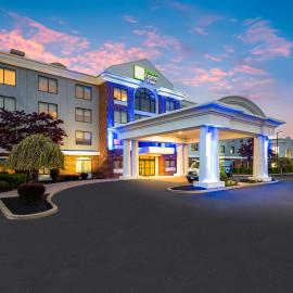 Holiday Inn Express & Suites Buffalo Airport, NY, hotel u gradu Cheektowaga