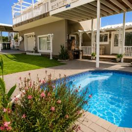 Surf n Sea Beachfront Holiday Home