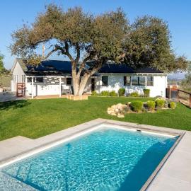 Paso Robles Wine Country Stay, Pool and Views