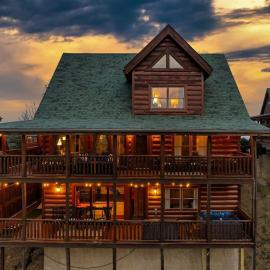 Scenic 4 Bed Cabin with Resort Pools and Golf