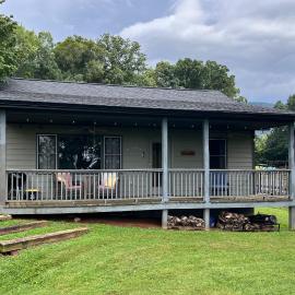 5 Mi to Downtown Morganton: Cabin on Horse Farm, hotelli kohteessa Morganton