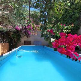 Maison et appartement piscine privée et plage, hotel in Oran