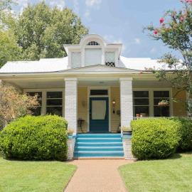 Porch swing, 1920s home, walk to live music โรงแรมในคลาร์กส์เดล