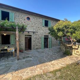 Castagneto di Savorniano, Il Trebbio, hotel a Falciano