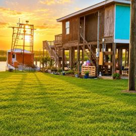 Waterfront Retreat, hotel in Slidell