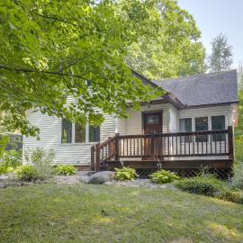 Near Lakes & Trails! Northwoods Retreat, hotel en Phelps